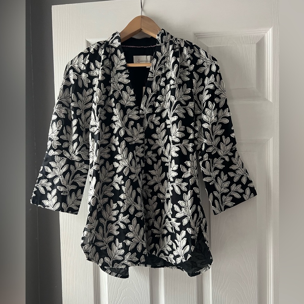 Elegant embroidered tunic by Anthropologie